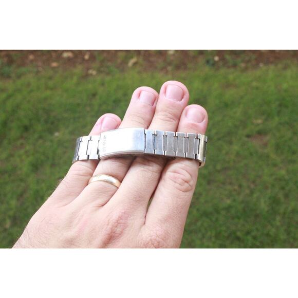 Vintage 1975 Seiko Automatic Mens Silver Watch W/daydate & Silver accents - Picture 4 of 8